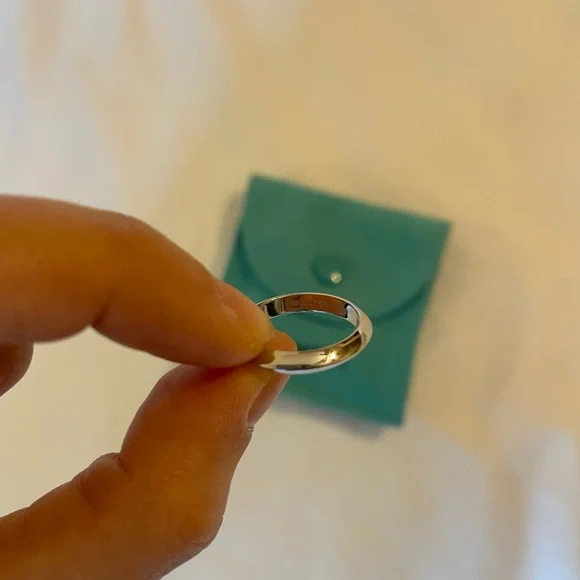 Tiffany&Co. Platinum Tiffany Wedding Band - Picture 8 of 11